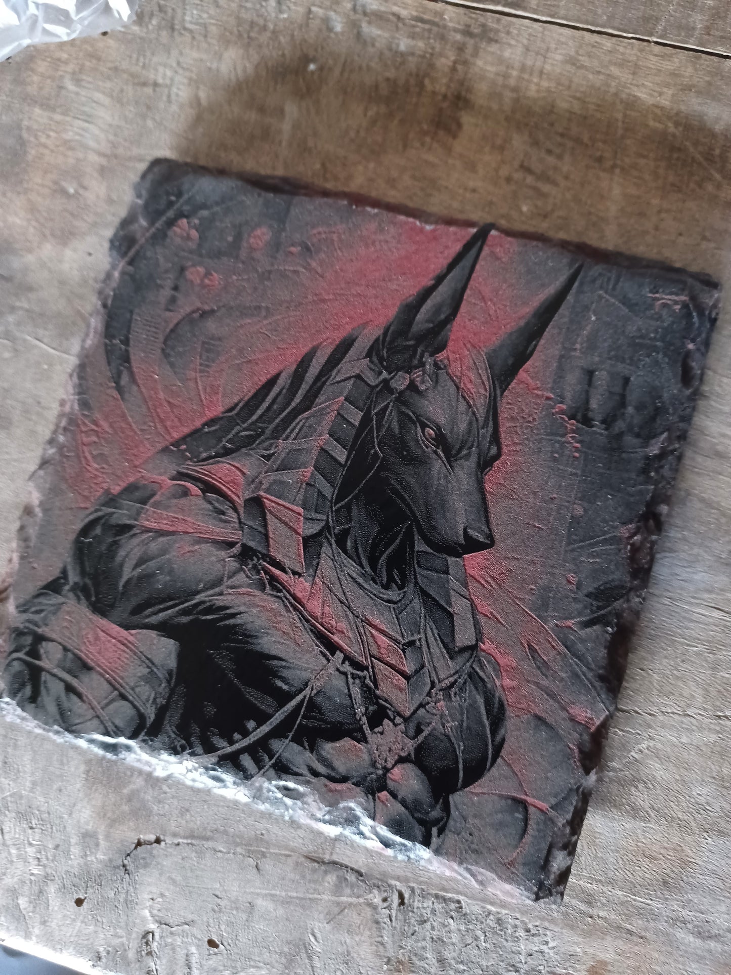 Sous-verre ardoise Anubis rouge